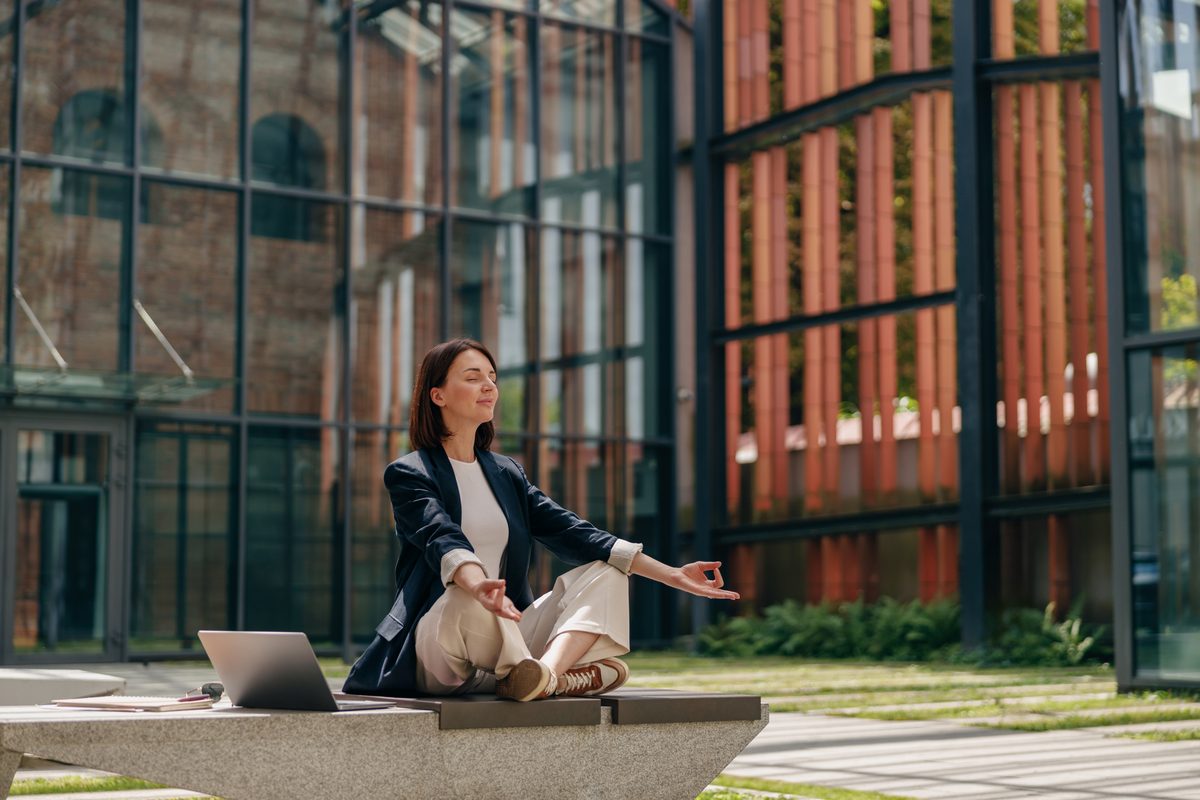Corporate Zumba Event mit Tänzern in Unternehmensfarben