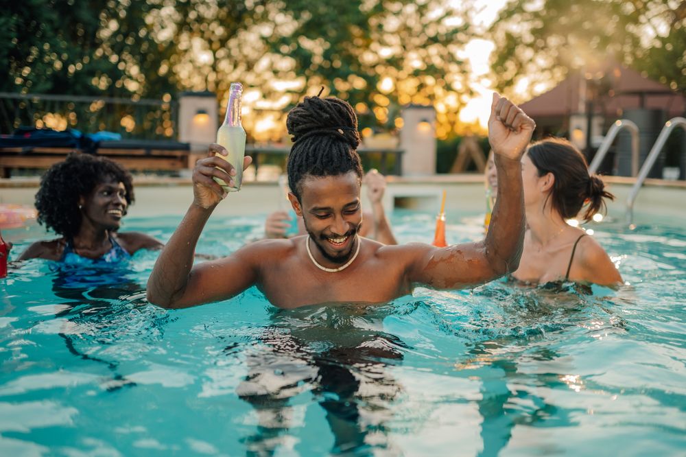 Zumba® Sommer-Special: Outdoor-Tanzen & Pool-Party-Vibes – Im Detail